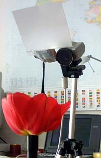 Rotationsaufbau: Laptop, Kamera mit Blitzpappe und Objekt